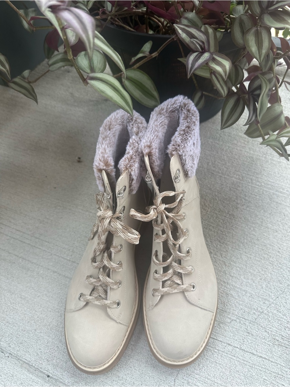 Women's Faux-Fur Lined Lace-Up Boots — Taupe